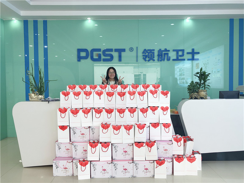 三八妇女节，PA旗舰厅集团为全体女员工发放温馨福利(图2)