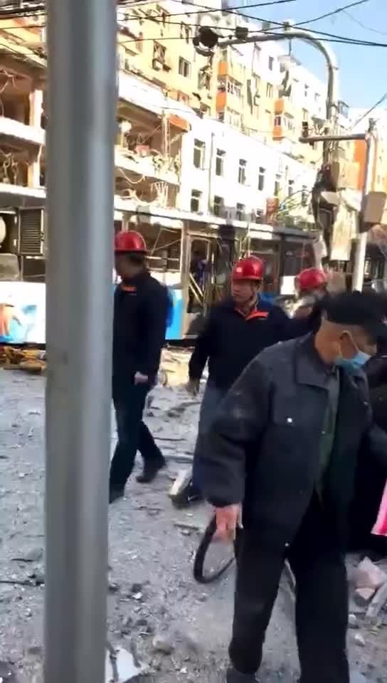 突发!沈阳一饭店燃气爆炸,半条街成废墟(图3) 突发!沈阳一饭店燃气爆炸,半条街成废墟(图3)